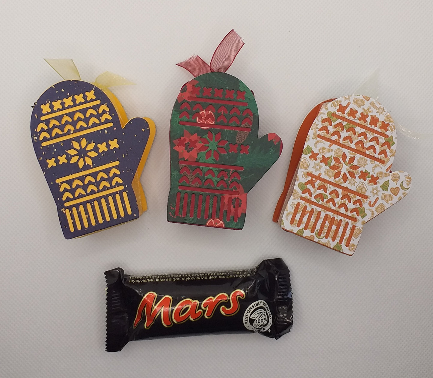 Christmas Mini Mars Bar Mittens