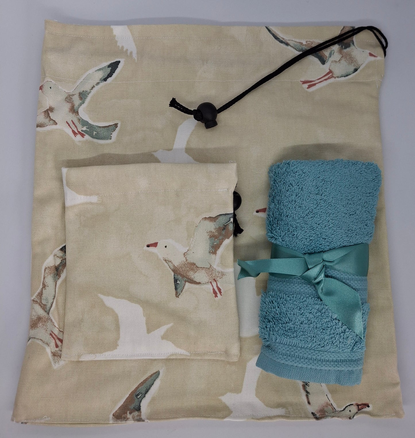 Classic Gull Shower Cap & Wash Bag Gift Set