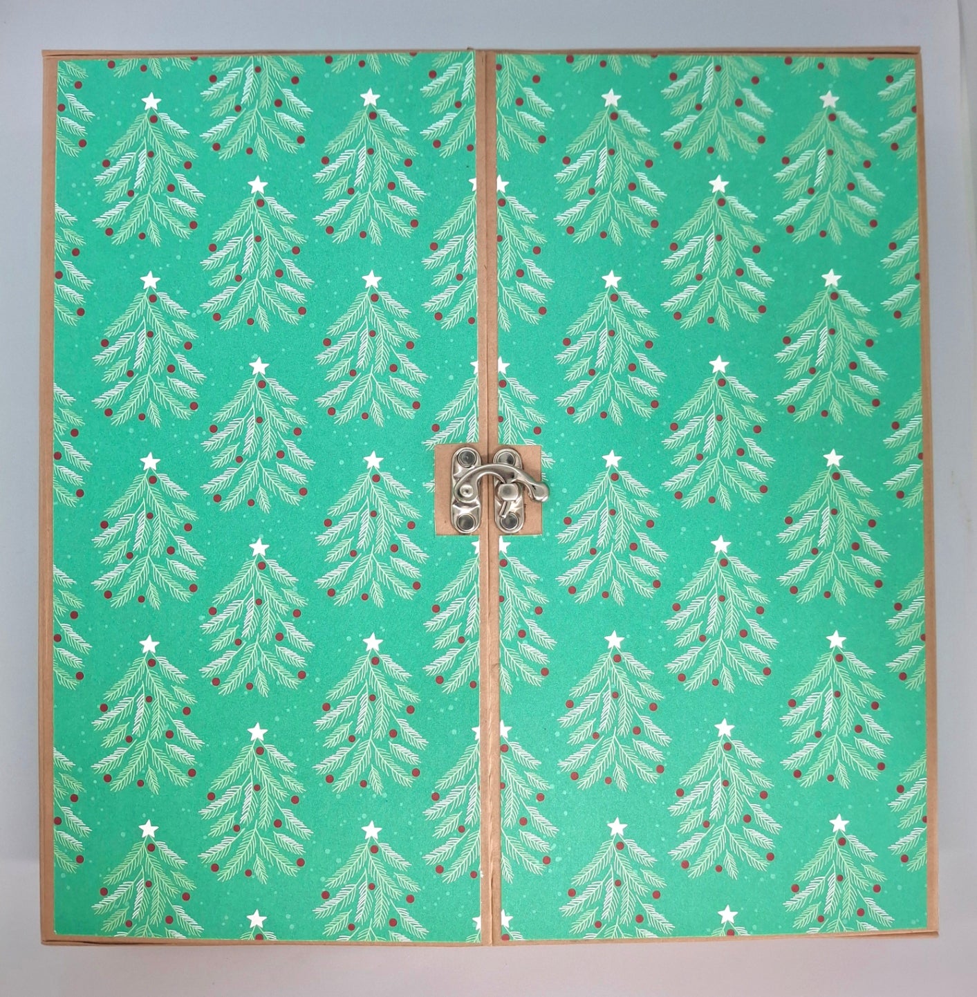 Luxury Green Christmas Tree & Holly Advent Calendar Box - 24 Individual Boxes