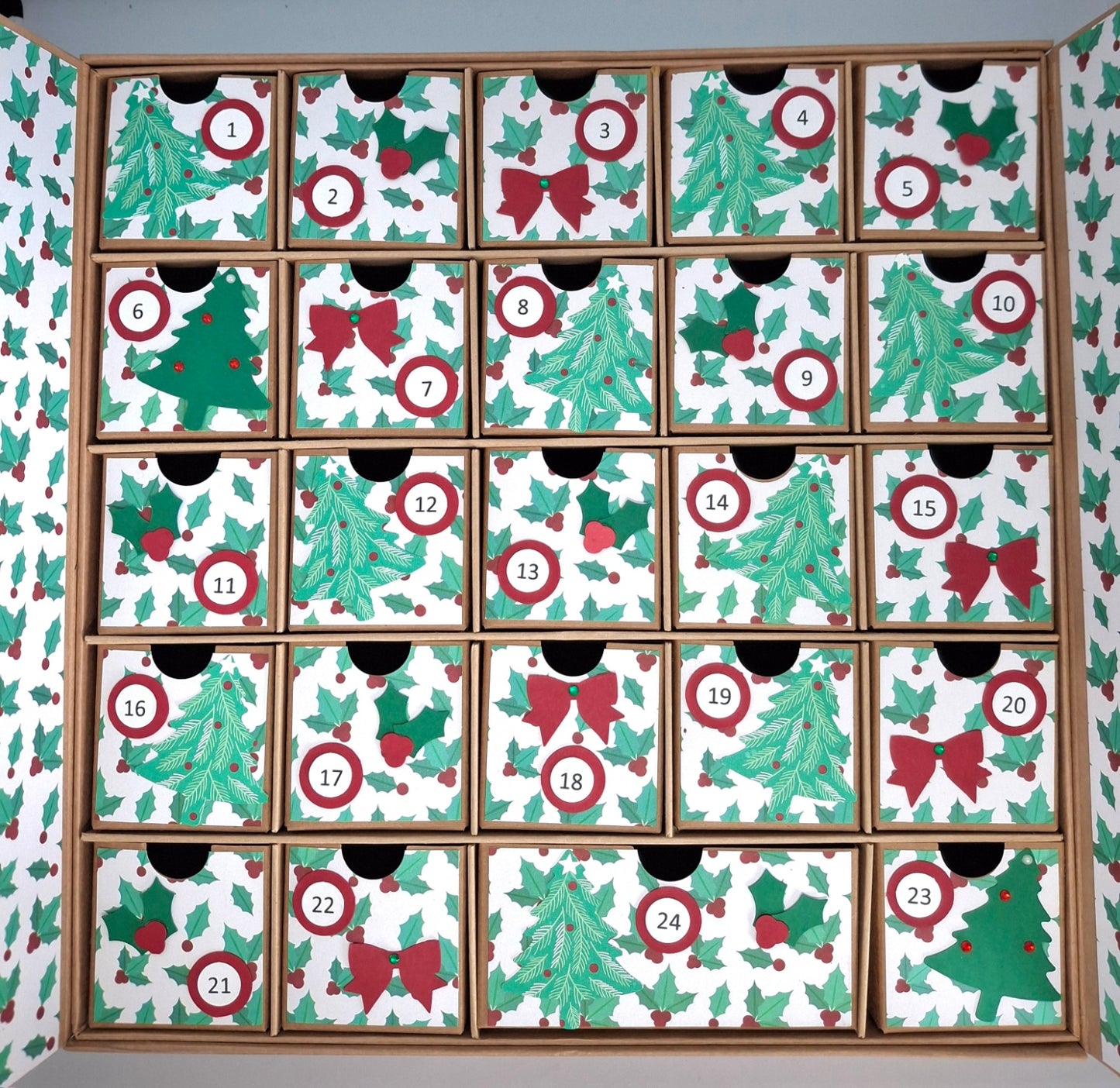 Luxury Green Christmas Tree & Holly Advent Calendar Box - 24 Individual Boxes