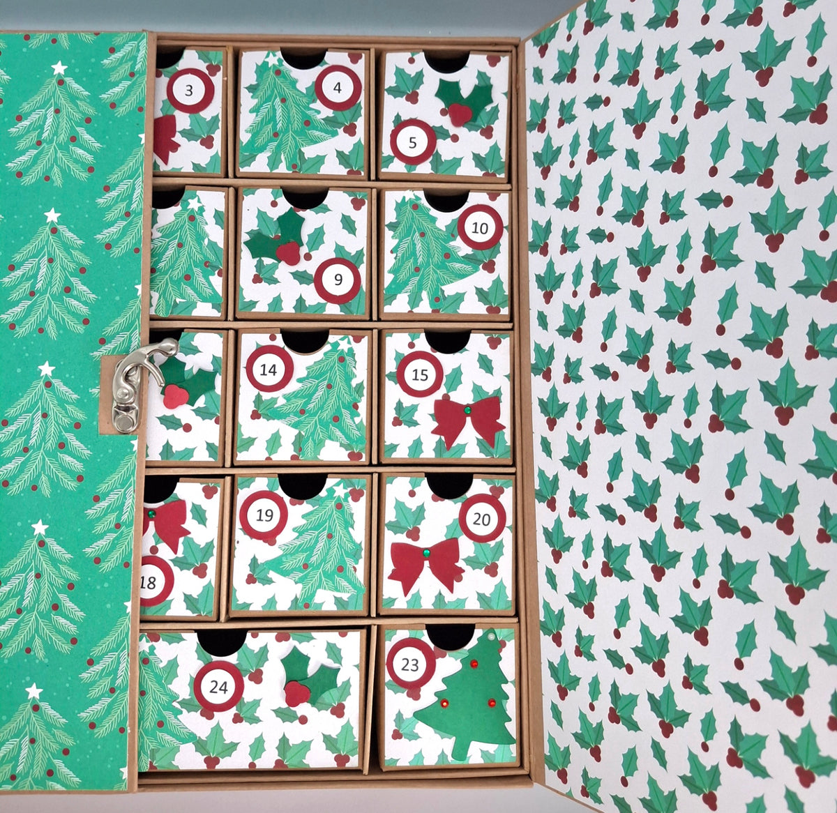 Luxury Green Christmas Tree & Holly Advent Calendar Box - 24 Individual Boxes