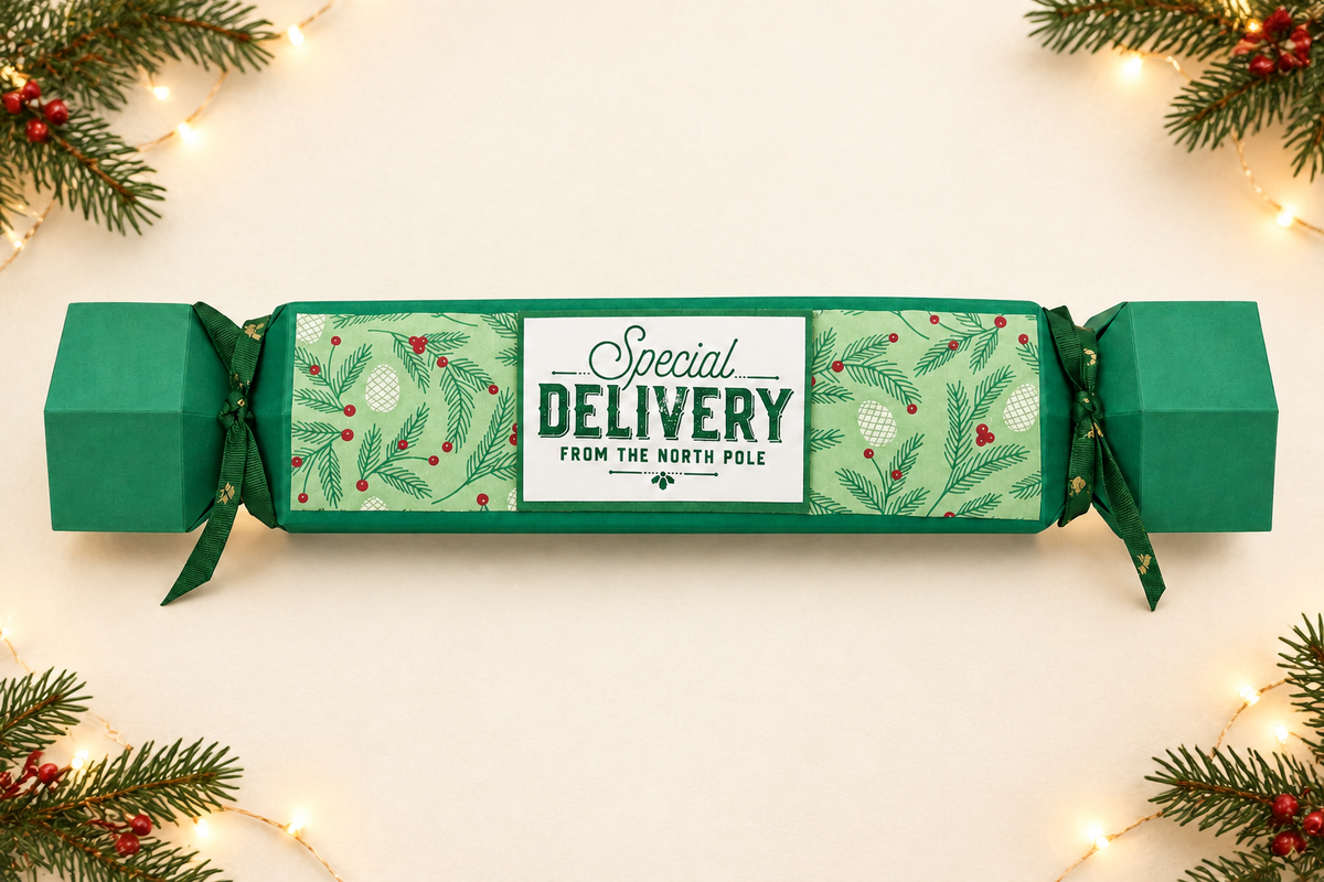 Festive green pinecone and berry cracker